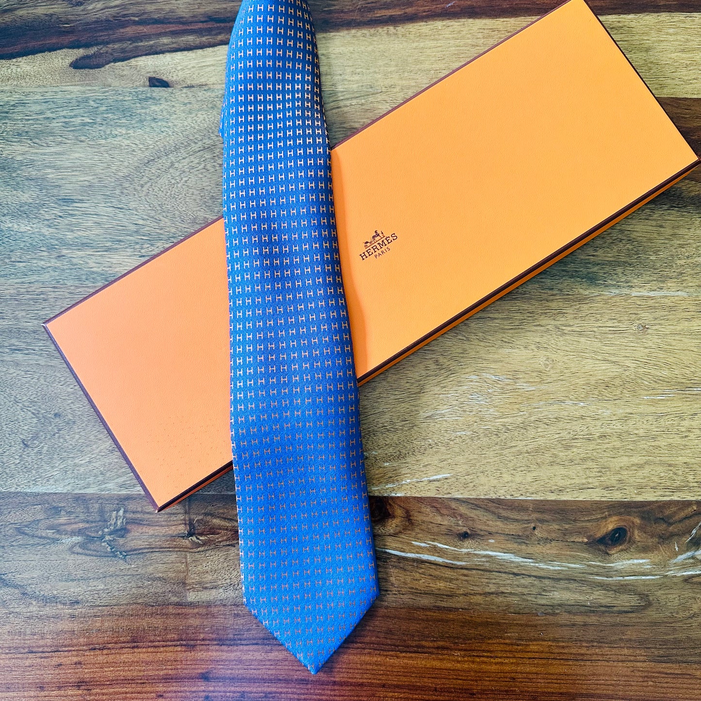 Hermès Faconnee Jacquard H Silk Tie - Orange