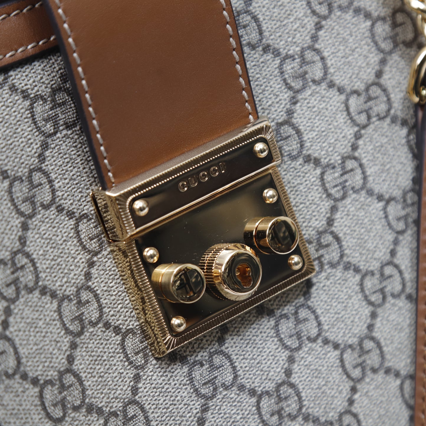 Gucci GG Supreme Medium Padlock Tote