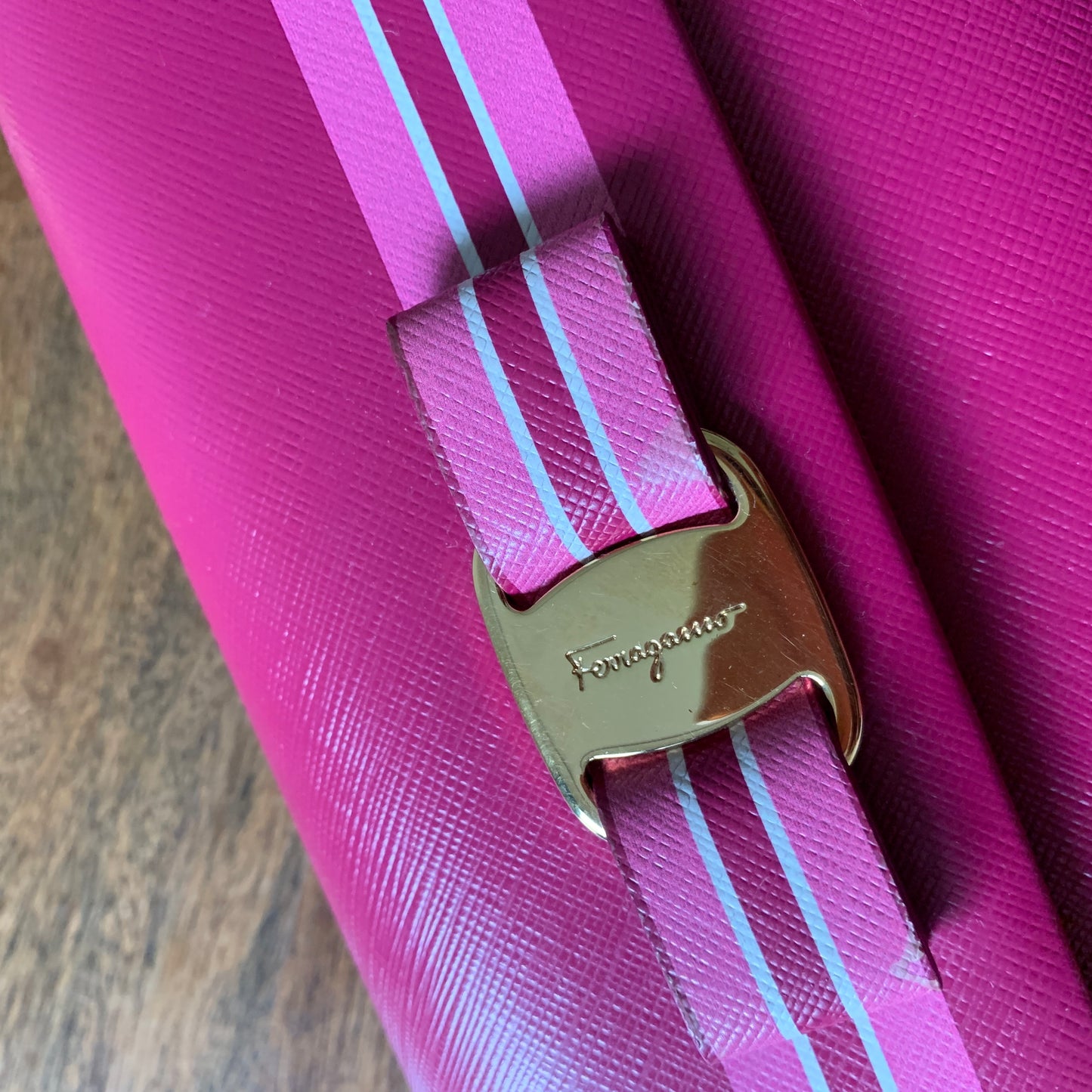 Salvatore Ferragamo Vala Bow Shoulder Chain Bag