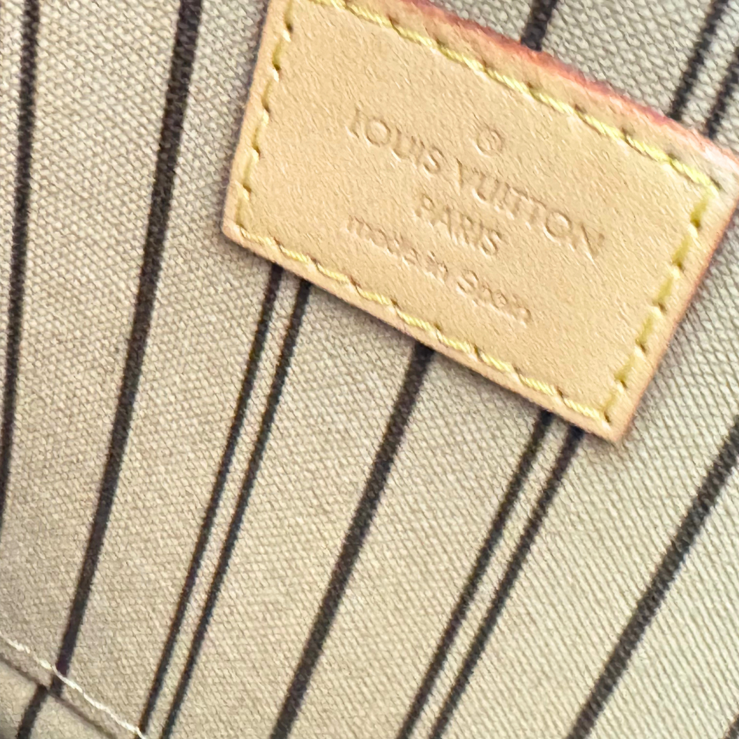 Louis Vuitton Neverfull MM in Monogram Canvas