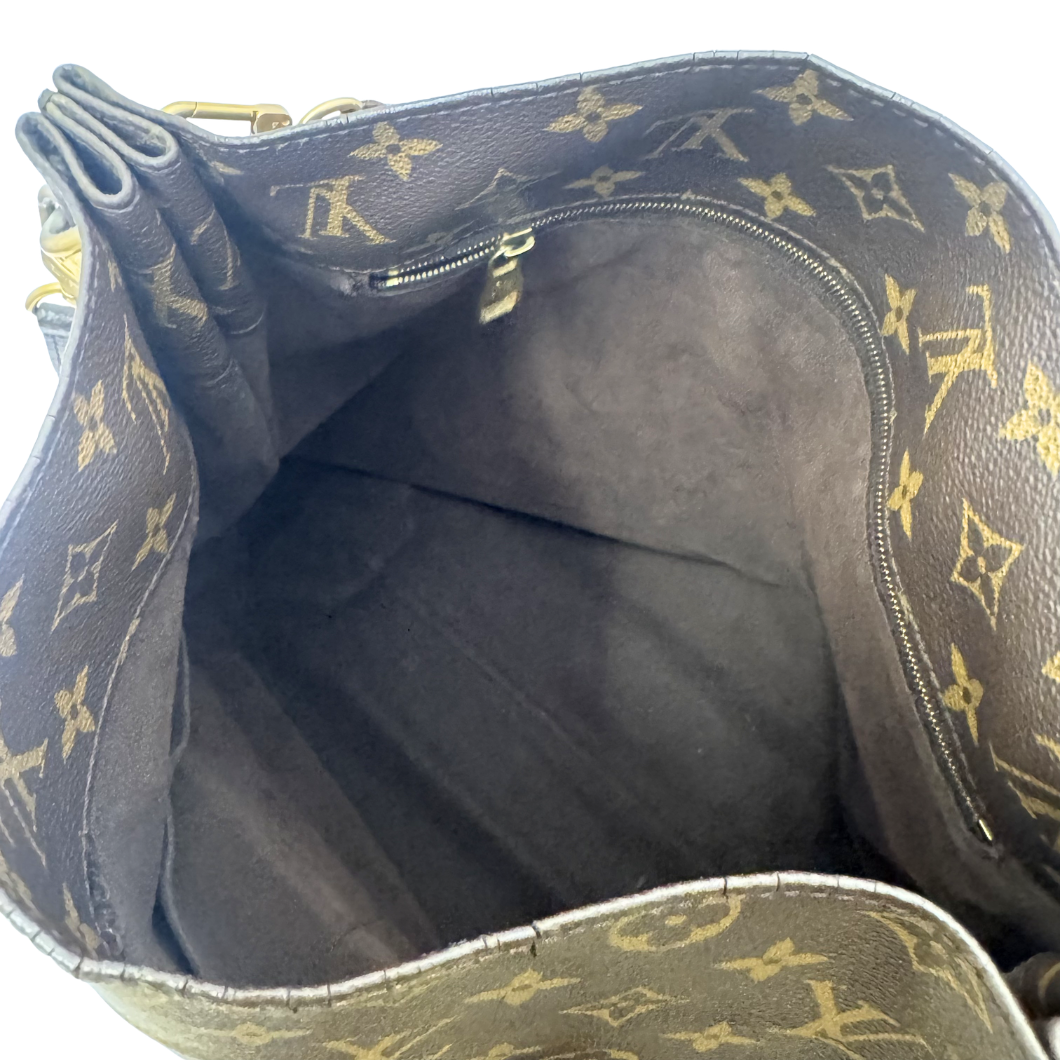 Louis Vuitton Hobo Métis in Monogram Canvas with Gold Hardware