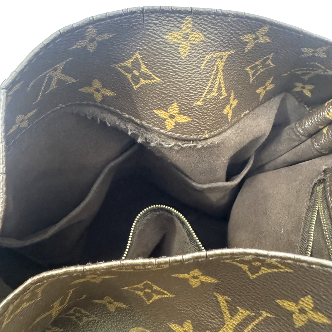Louis Vuitton Hobo Métis in Monogram Canvas with Gold Hardware