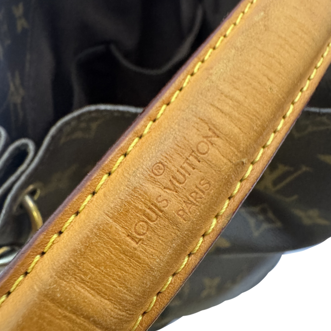 Louis Vuitton Hobo Métis in Monogram Canvas with Gold Hardware