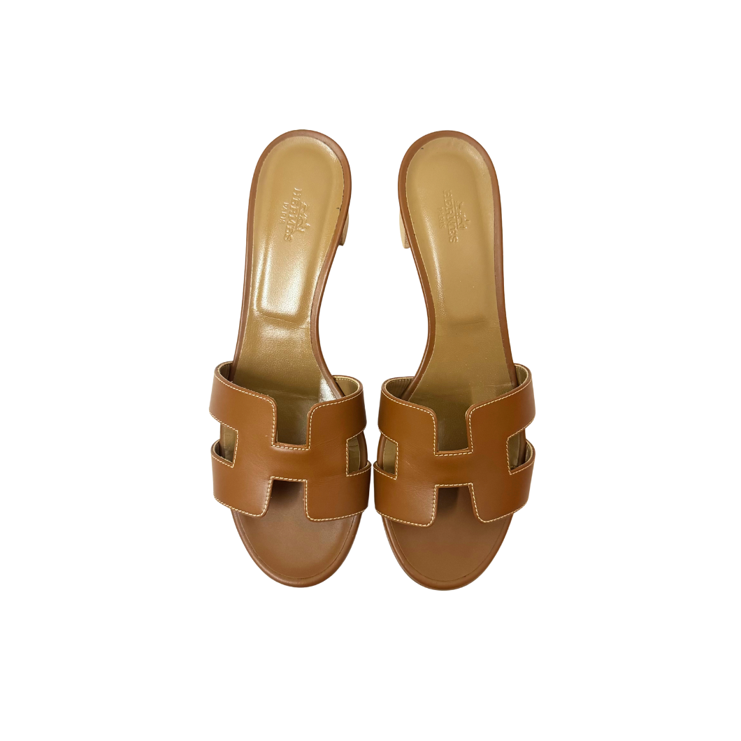 Hermès Oasis Sandals in Gold, Size 39