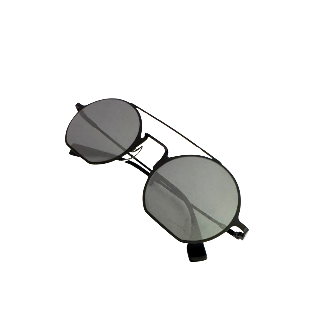 Fendi Eyeline Sunglasses in Black