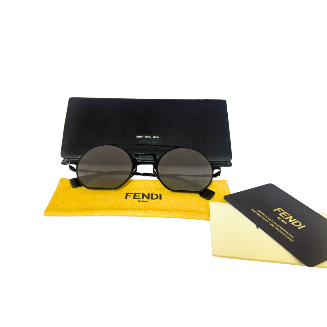Fendi Eyeline Sunglasses in Black