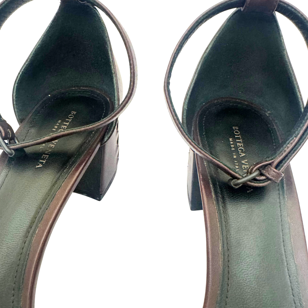 Bottega Veneta Scalloped Petal Sandals in Brown Leather, Size 39