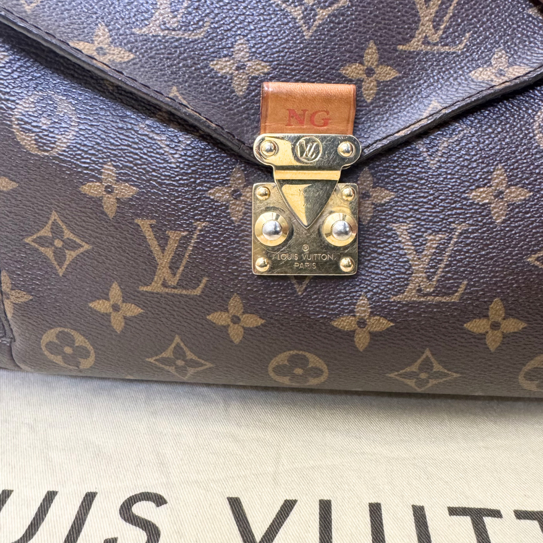 Louis Vuitton Hobo Métis in Monogram Canvas with Gold Hardware