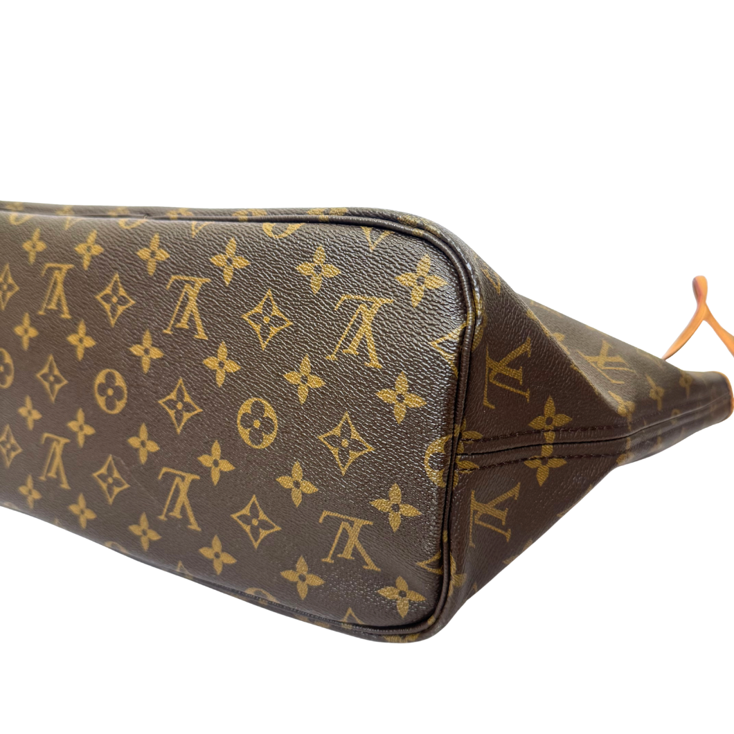 Louis Vuitton Neverfull MM in Monogram Canvas