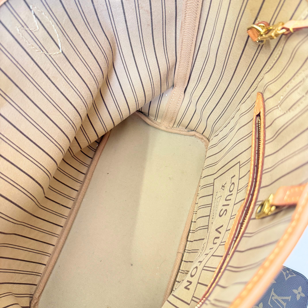 Louis Vuitton Neverfull MM in Monogram Canvas