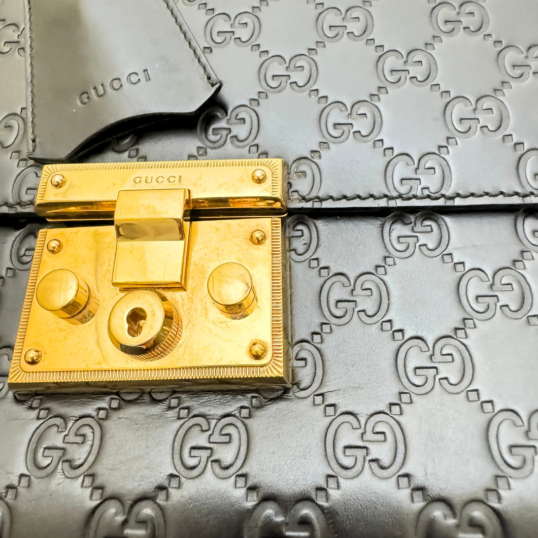 Gucci Padlock Large Shoulder Bag in Black Guccissima Leather