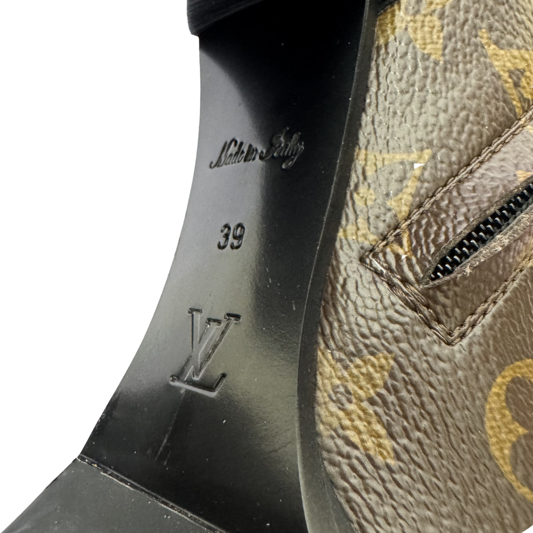 Louis Vuitton Star Trail Ankle Boots in Black Calfskin, Size 39