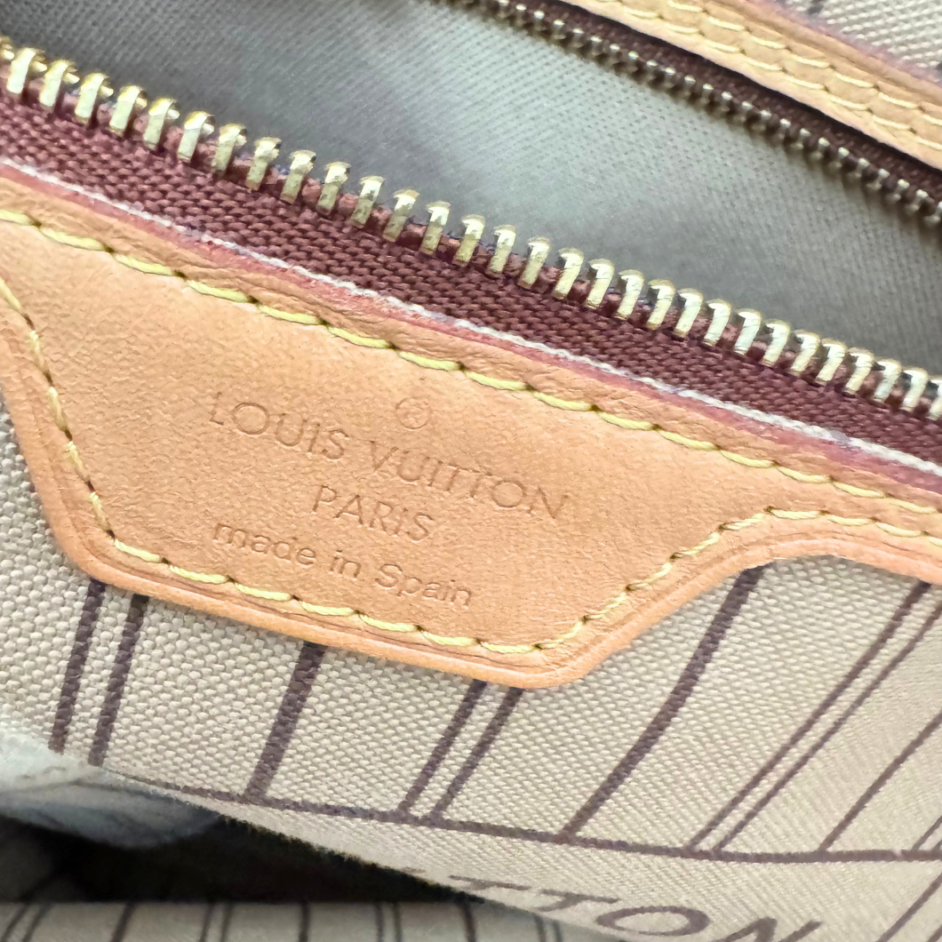 Louis Vuitton Neverfull MM in Monogram Canvas