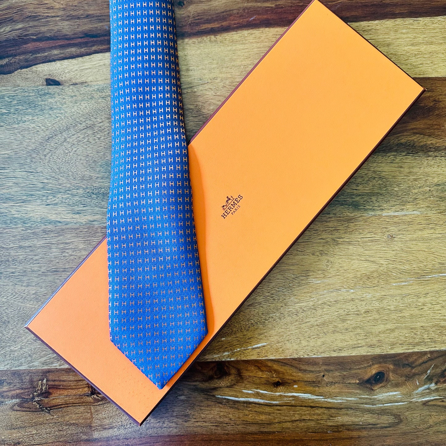 Hermès Faconnee Jacquard H Silk Tie - Orange