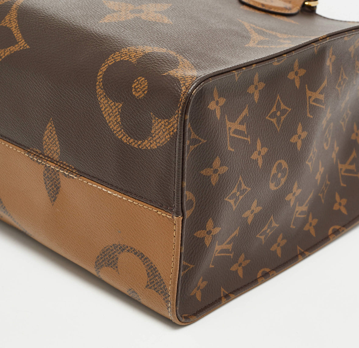 Authentic Louis Vuitton Giant Reverse Monogram Onthego MM Tote