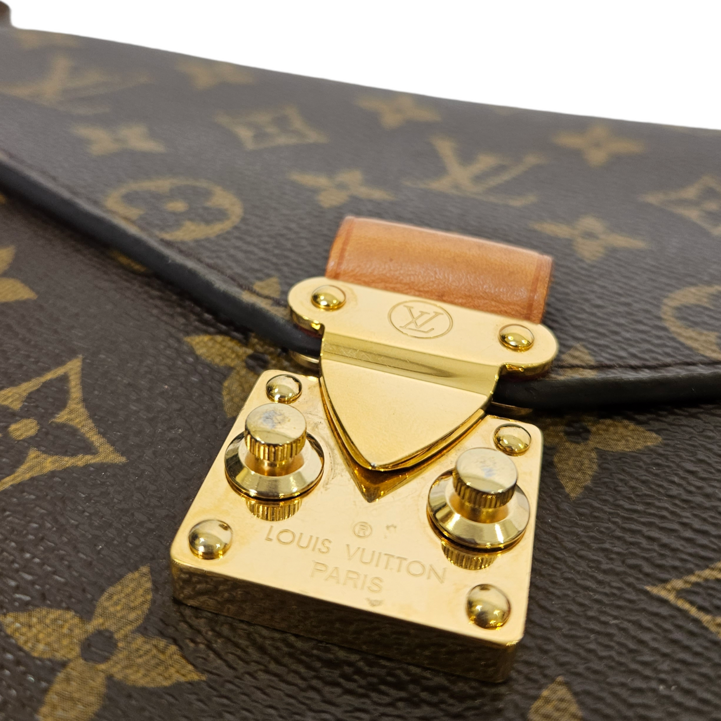 Louis Vuitton Pochette Metis in Monogram Canvas