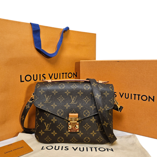 Louis Vuitton Pochette Metis in Monogram Canvas