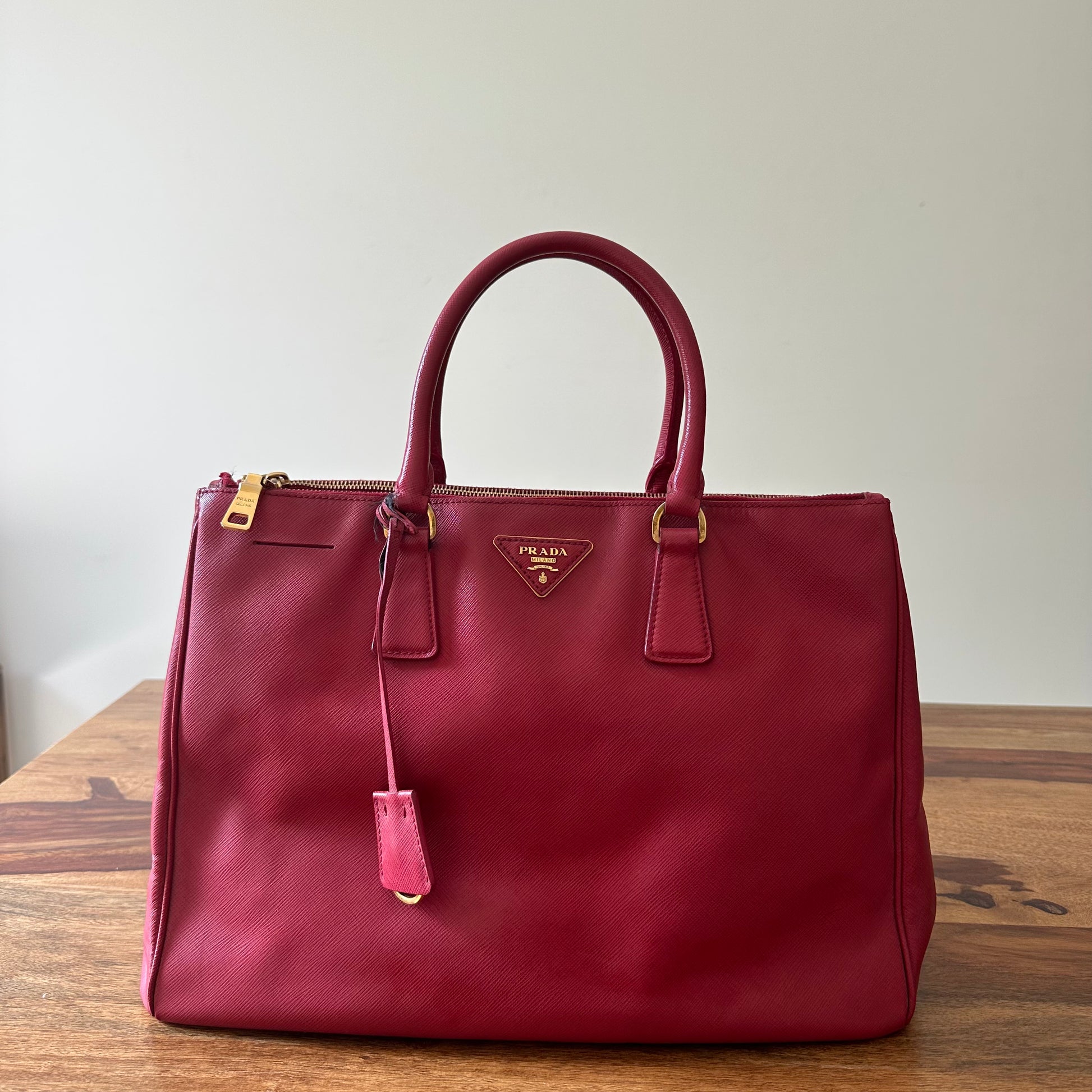 Red Prada Galleria Saffiano Large Leather Bag 100% Authentic